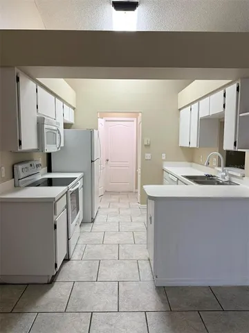 $1,900 | 650 Lakemont Drive, Brandon, FL 33510