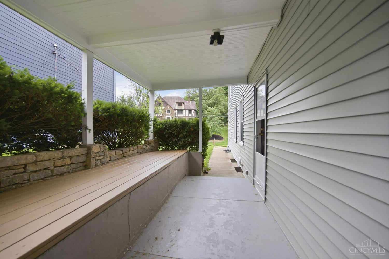 3262 Linwood Avenue Cincinnati, OH 45208 - Photo 8 of 53