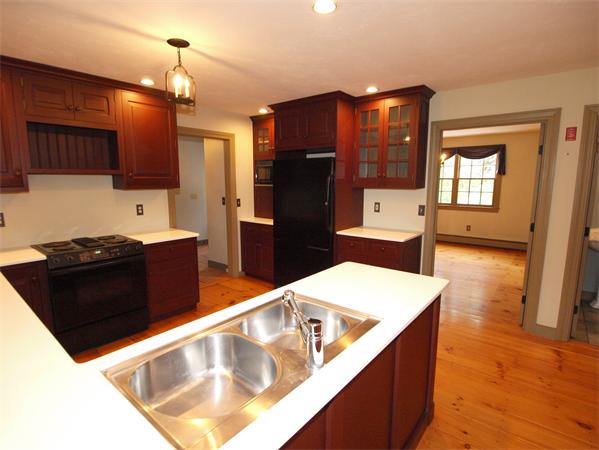 491 South Meadow Road Lancaster, MA 01523 - Photo 8 of 27