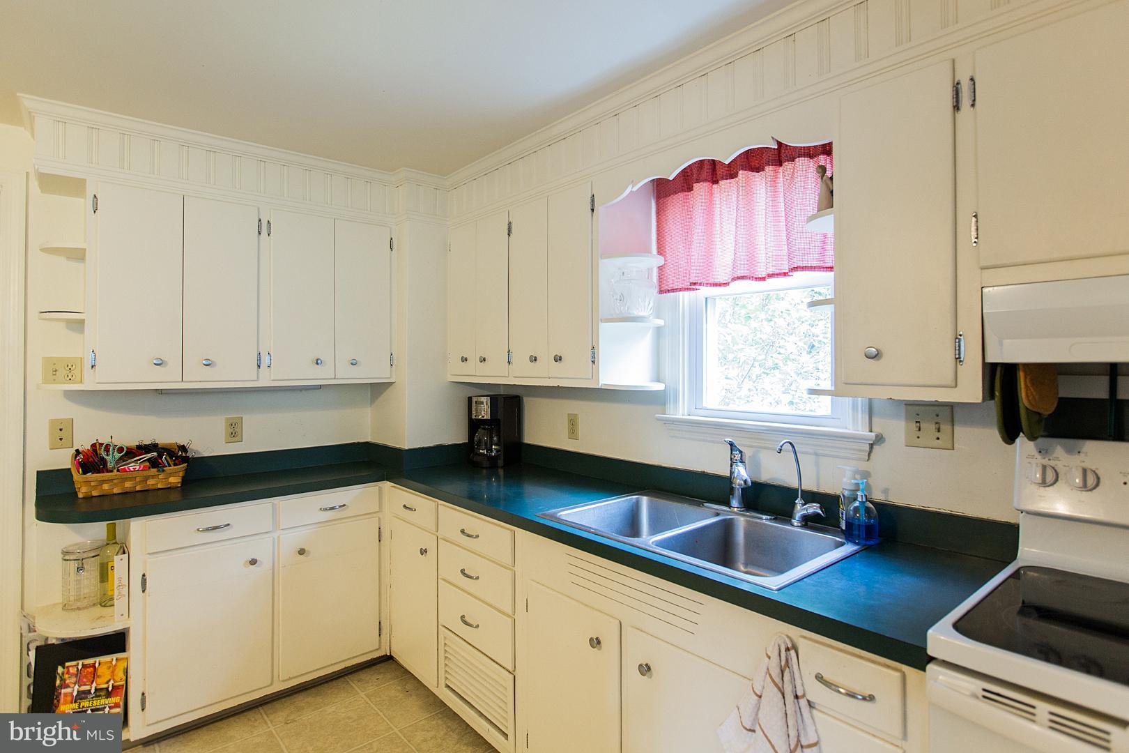 214 Landis Valley Road Lititz, PA 17543 - Photo 13 of 47