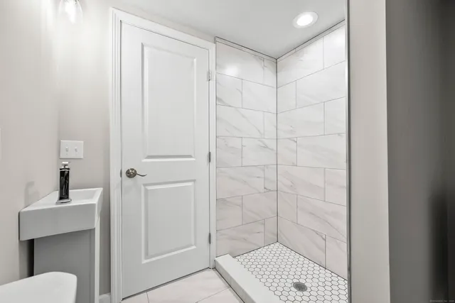 $389,900 | 50 Garfield Avenue, Middletown, CT 06457