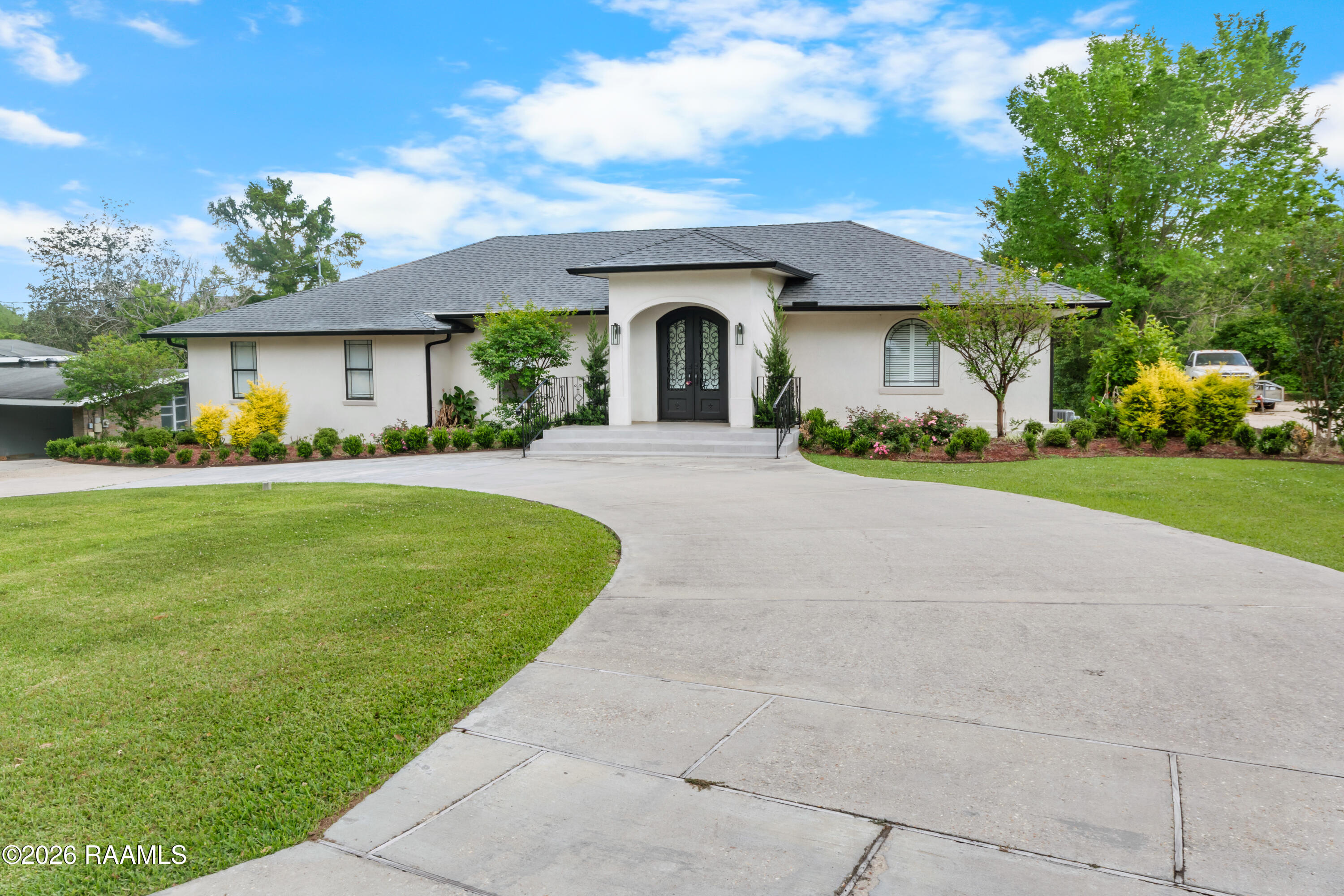 223 Beverly Drive Lafayette, LA 70503 - Photo 1 of 34 DSC_0004