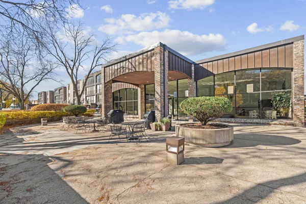 $199,000 | 1101 Sibley Memorial Highway, Unit 306, Lilydale, MN 55118