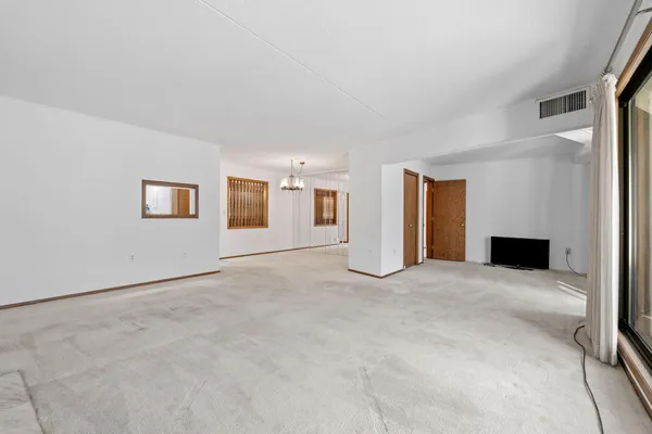 $199,000 | 1101 Sibley Memorial Highway, Unit 306, Lilydale, MN 55118