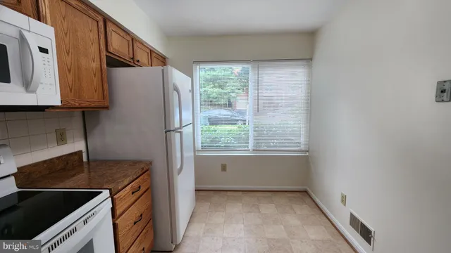 $605,000 | 2028 6th Street South, Arlington, VA 22204