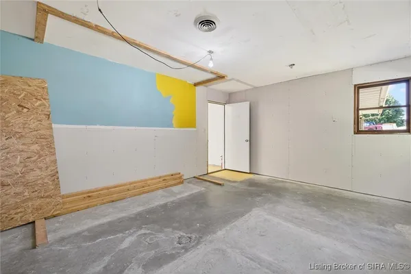 $249,900 | 2082 West State Road 54, Bloomfield, IN 47424