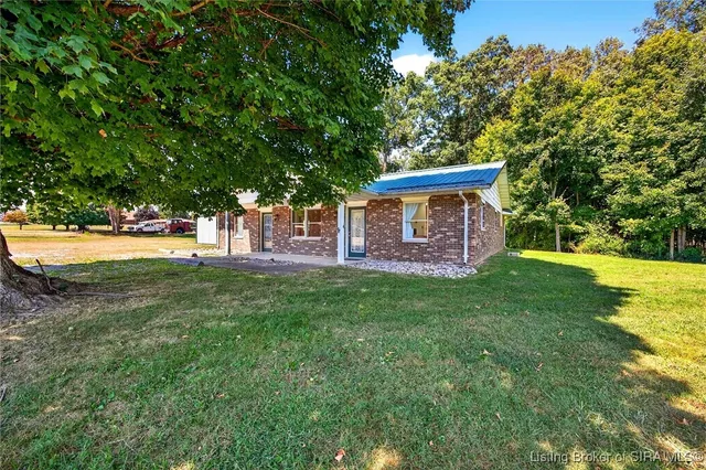 $249,900 | 2082 West State Road 54, Bloomfield, IN 47424