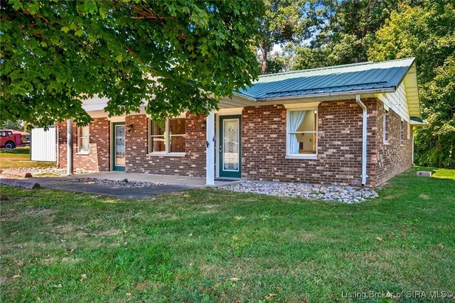 $249,900 | 2082 West State Road 54, Bloomfield, IN 47424