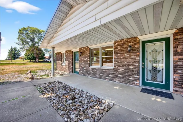 $249,900 | 2082 West State Road 54, Bloomfield, IN 47424