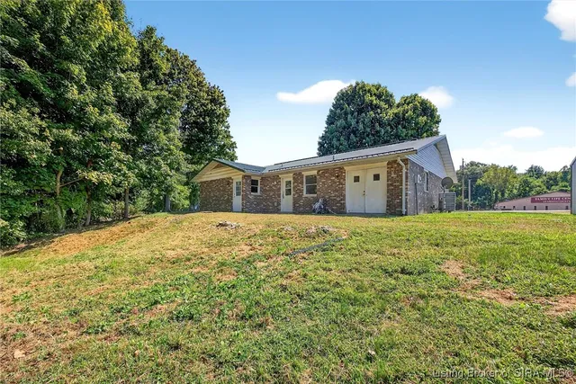 $249,900 | 2082 West State Road 54, Bloomfield, IN 47424