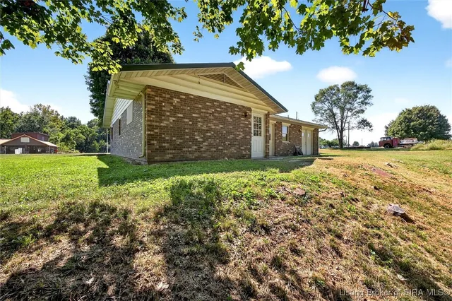 $249,900 | 2082 West State Road 54, Bloomfield, IN 47424