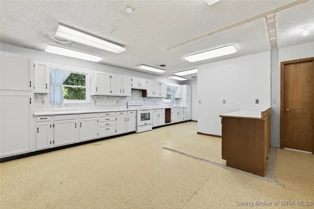 $249,900 | 2082 West State Road 54, Bloomfield, IN 47424