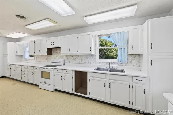 $249,900 | 2082 West State Road 54, Bloomfield, IN 47424