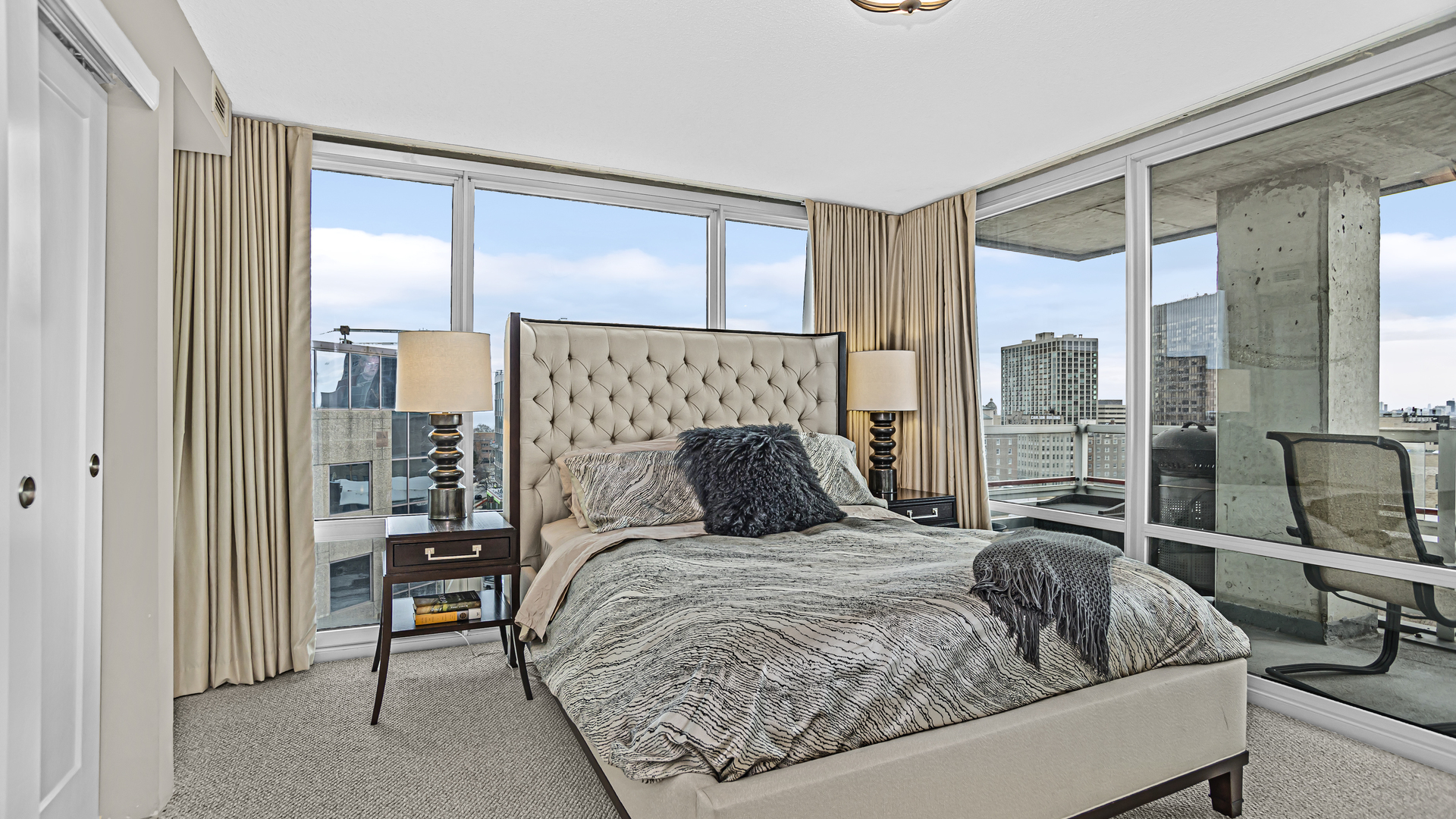 800 Elgin Road, Unit 1221 Evanston, IL 60201 - Photo 9 of 23 a bedroom with a large bed and a large window