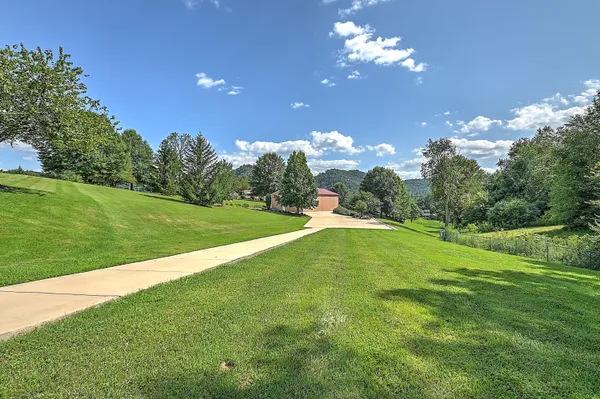 $3,750,000 | 124 Cross Community Road, Bristol, TN 37620