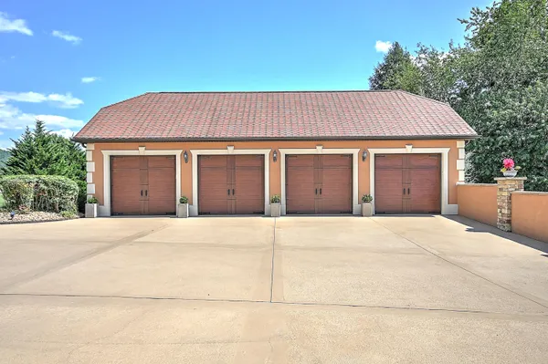 $3,750,000 | 124 Cross Community Road, Bristol, TN 37620