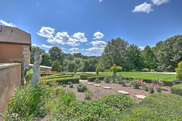 $3,750,000 | 124 Cross Community Road, Bristol, TN 37620