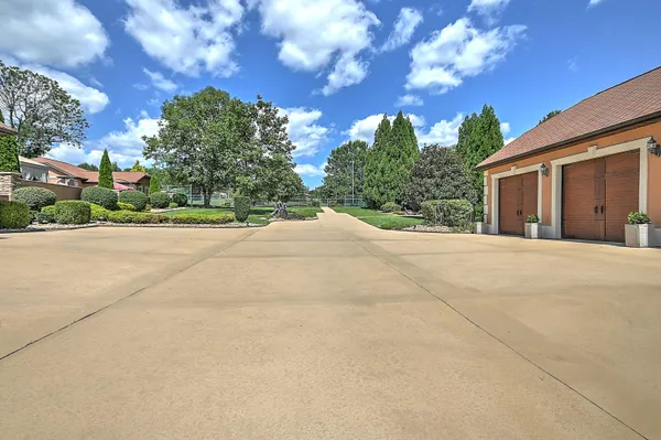 $3,495,000 | 124 Cross Community Road, Bristol, TN 37620