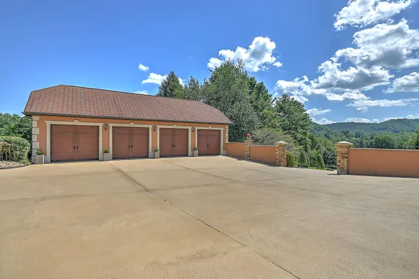 $3,495,000 | 124 Cross Community Road, Bristol, TN 37620