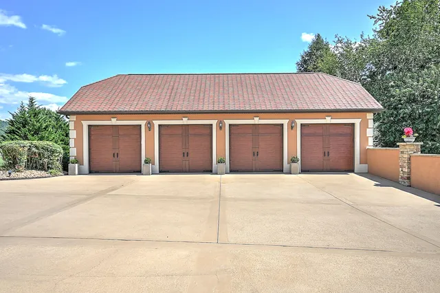 $3,495,000 | 124 Cross Community Road, Bristol, TN 37620