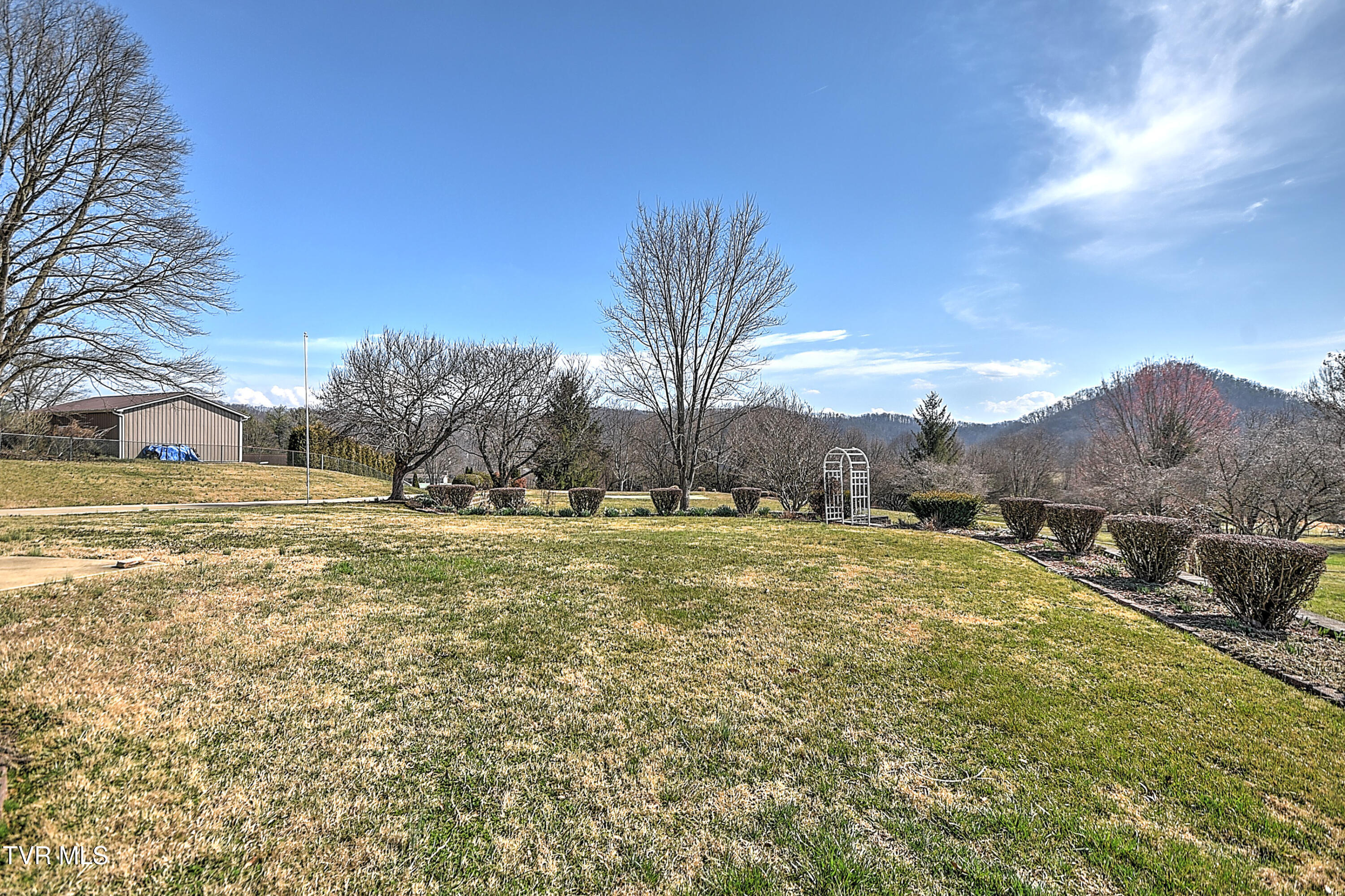 124 Cross Community Road Bristol, TN 37620 - Photo 209 of 241 129 Plainview DK-11