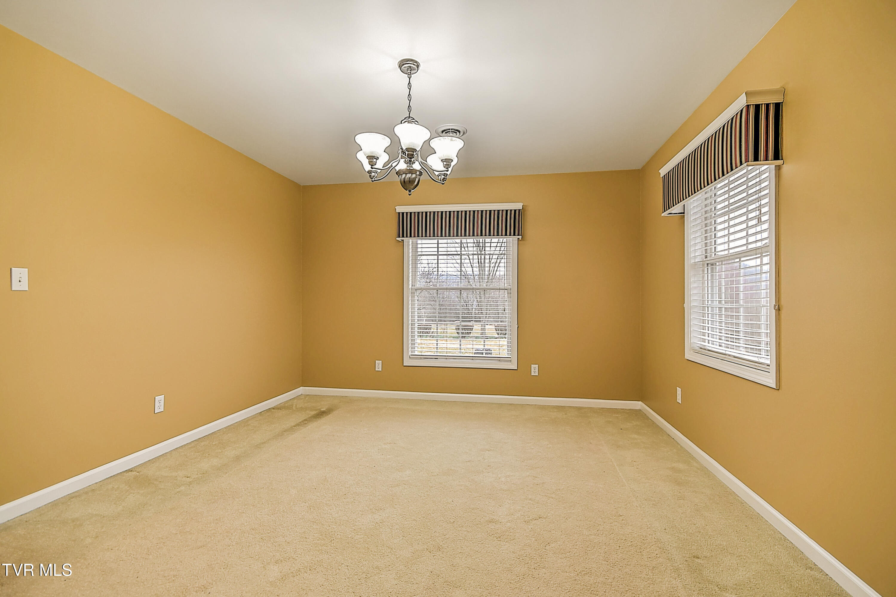 124 Cross Community Road Bristol, TN 37620 - Photo 213 of 241 129 Plainview DK-5