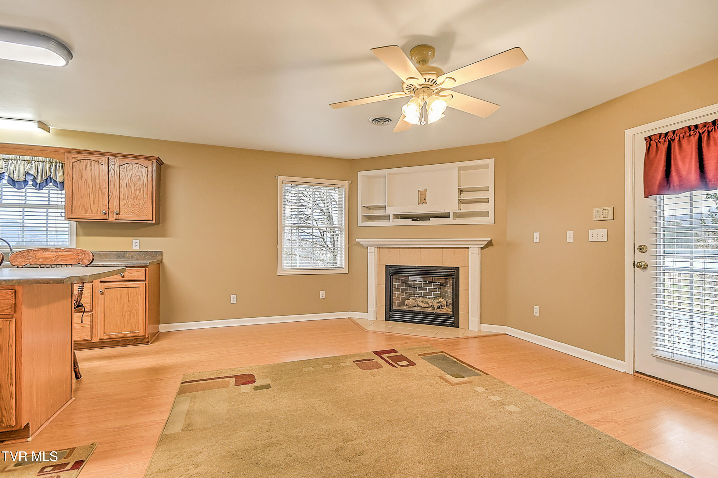 124 Cross Community Road Bristol, TN 37620 - Photo 222 of 241 129 Plainview DK-15