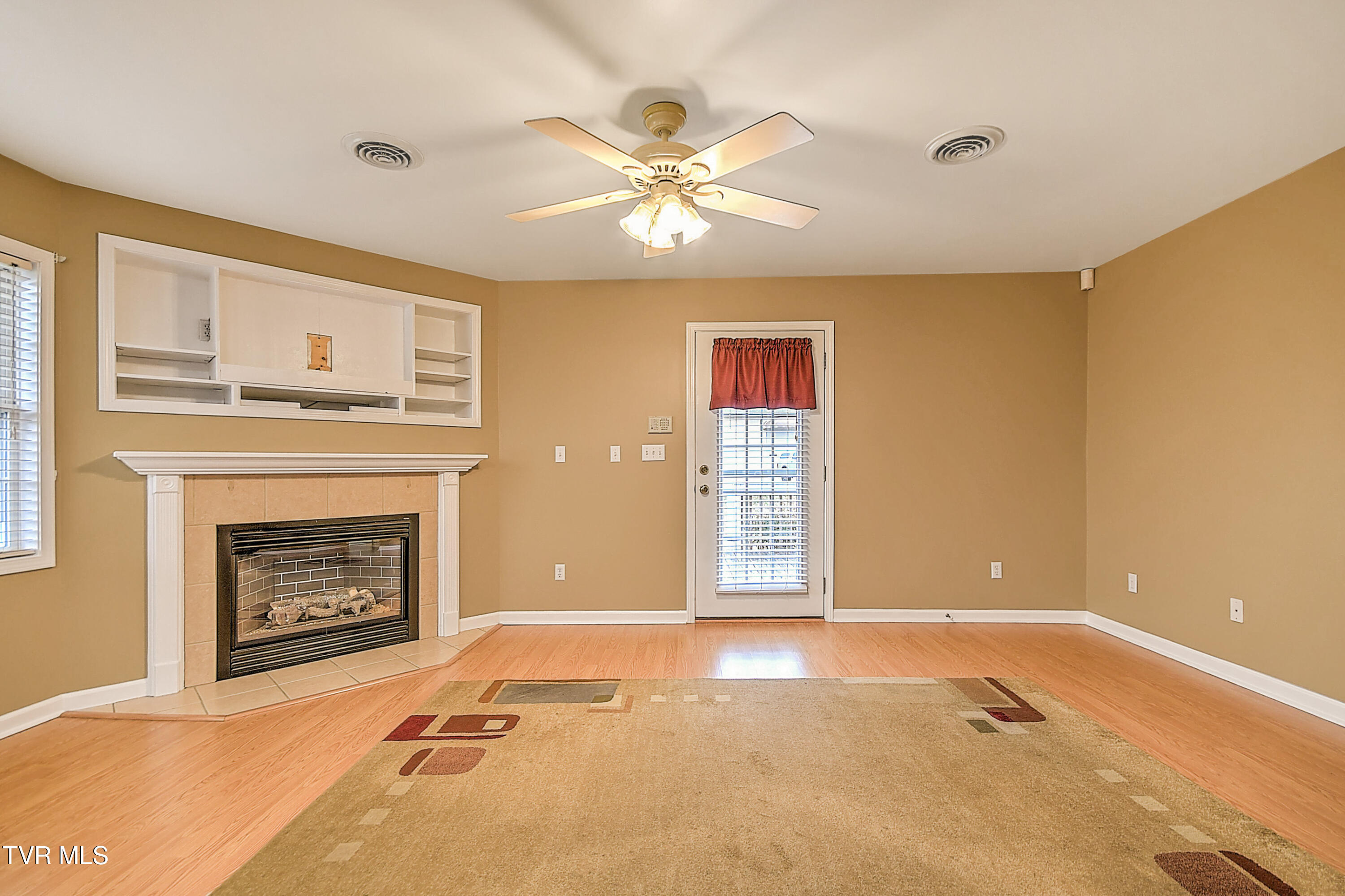 124 Cross Community Road Bristol, TN 37620 - Photo 223 of 241 129 Plainview DK-16