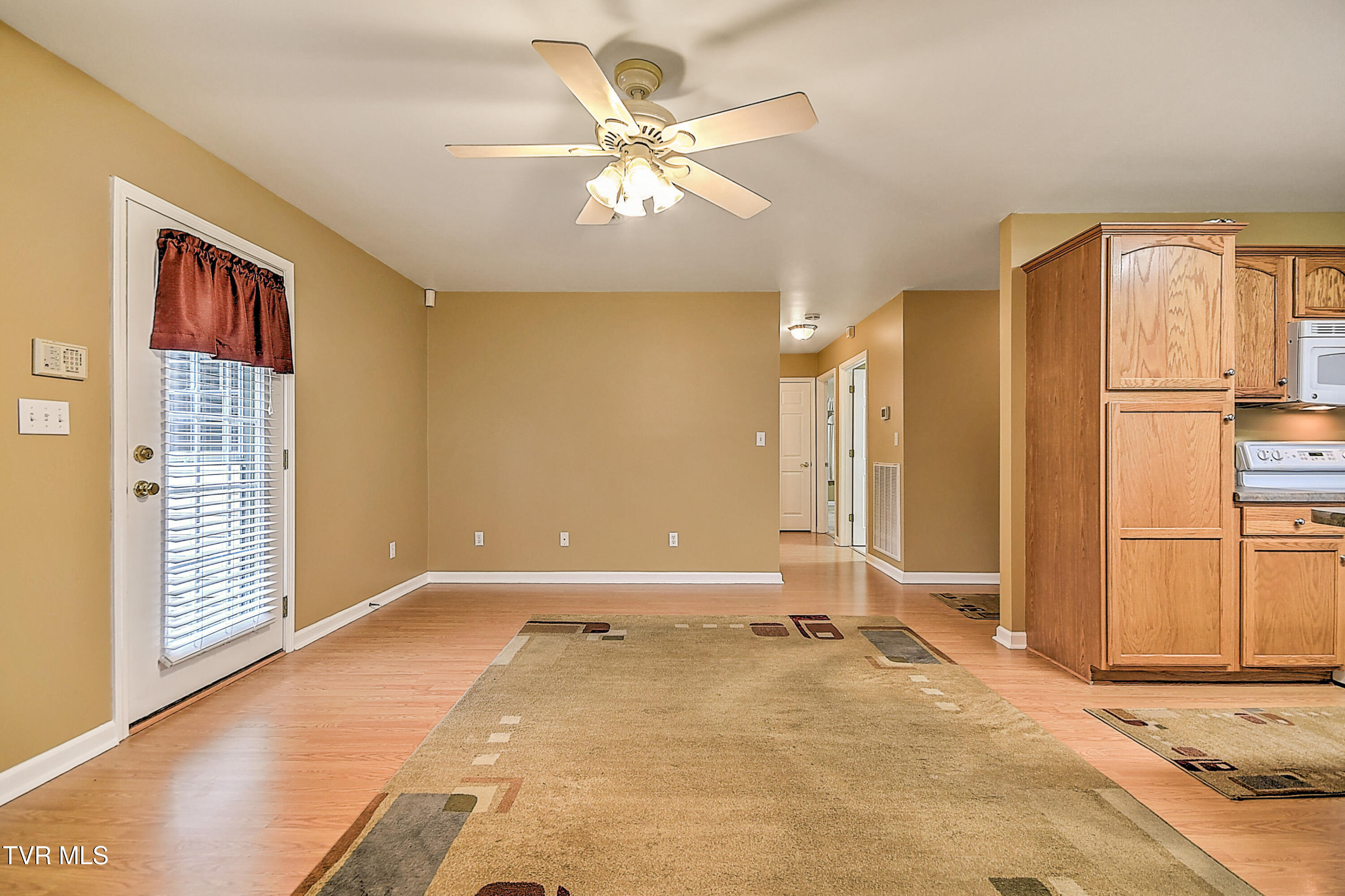 124 Cross Community Road Bristol, TN 37620 - Photo 224 of 241 129 Plainview DK-17