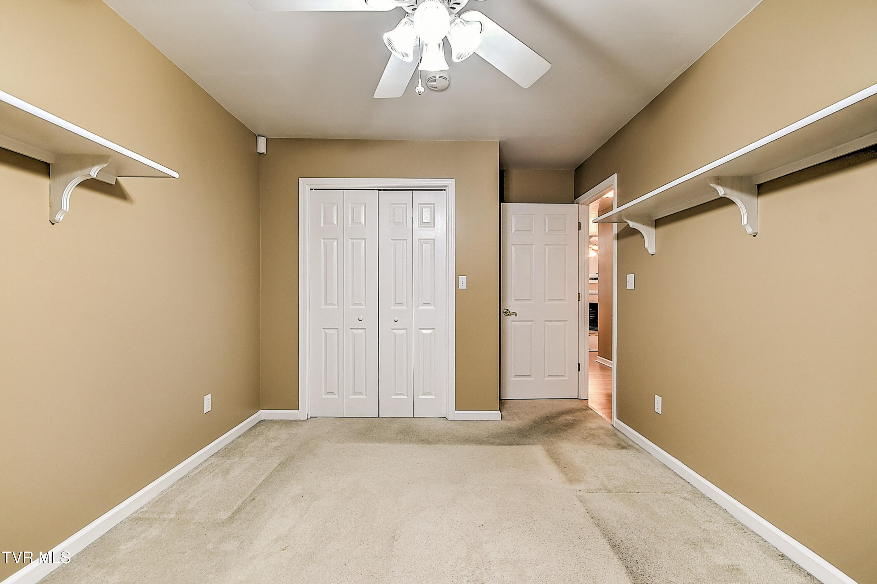 124 Cross Community Road Bristol, TN 37620 - Photo 229 of 241 129 Plainview DK-23