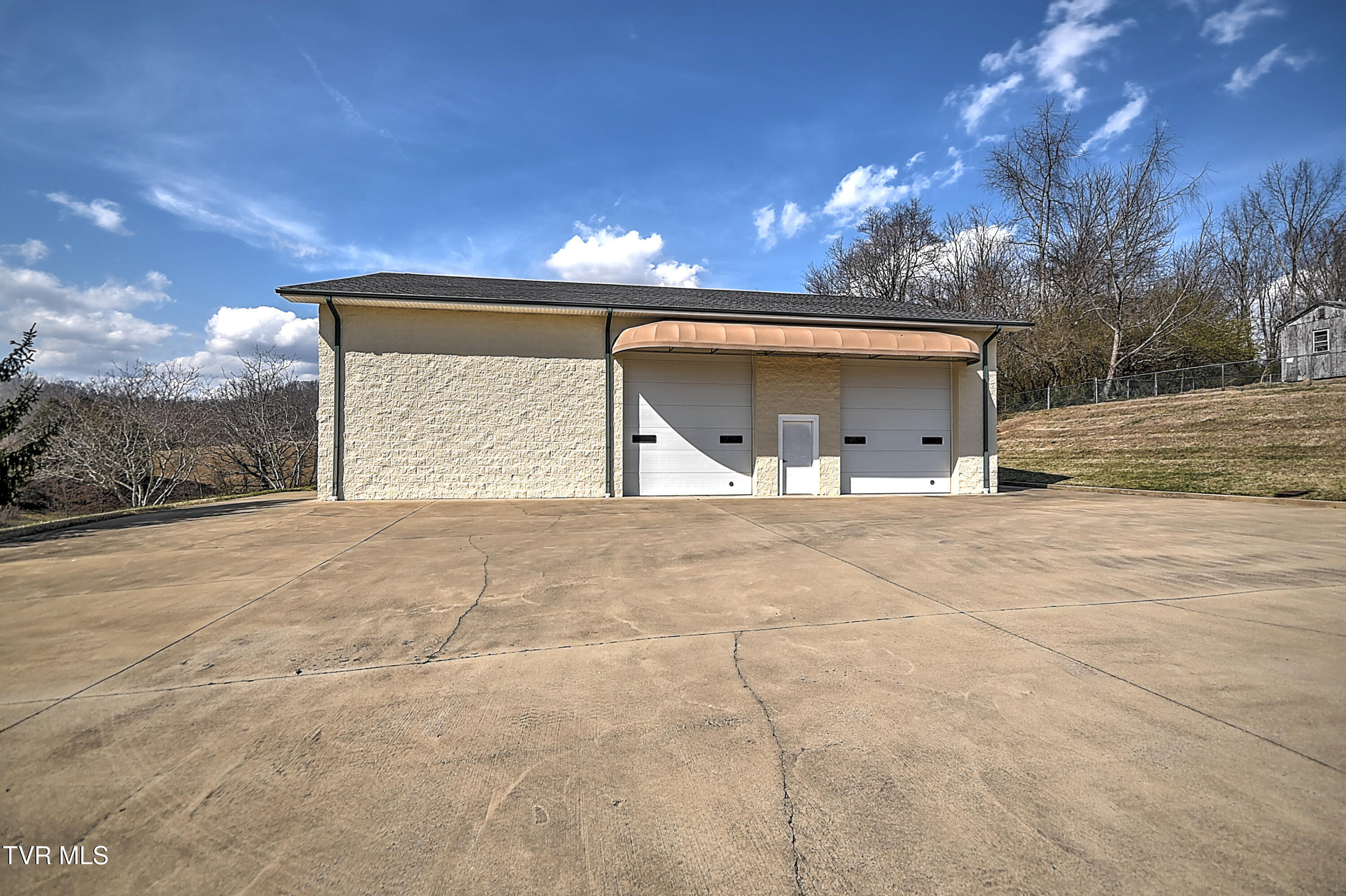124 Cross Community Road Bristol, TN 37620 - Photo 238 of 241 129 Plainview DK-14