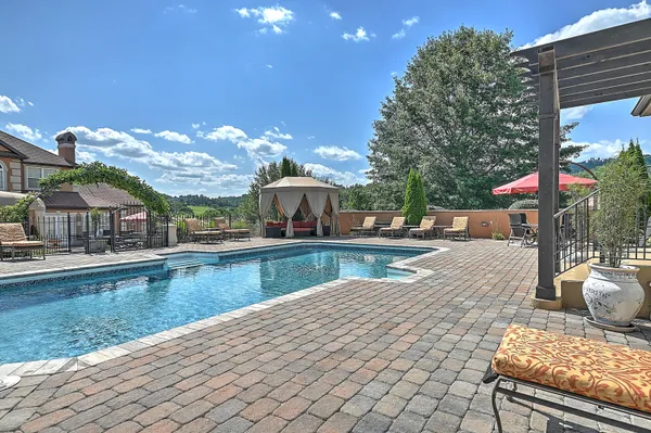 $3,750,000 | 124 Cross Community Road, Bristol, TN 37620