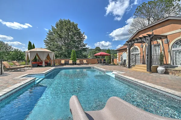 $3,495,000 | 124 Cross Community Road, Bristol, TN 37620