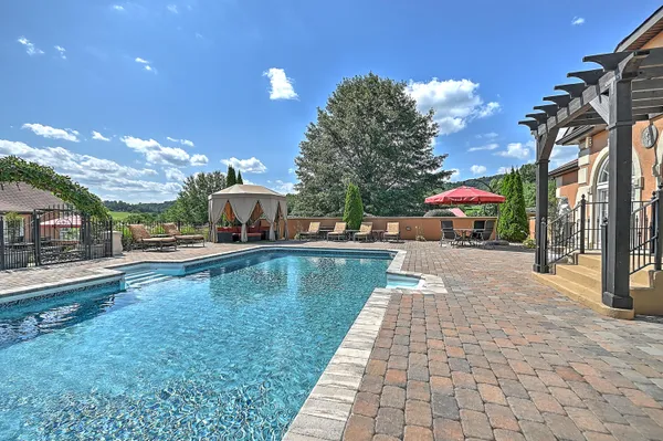 $3,495,000 | 124 Cross Community Road, Bristol, TN 37620