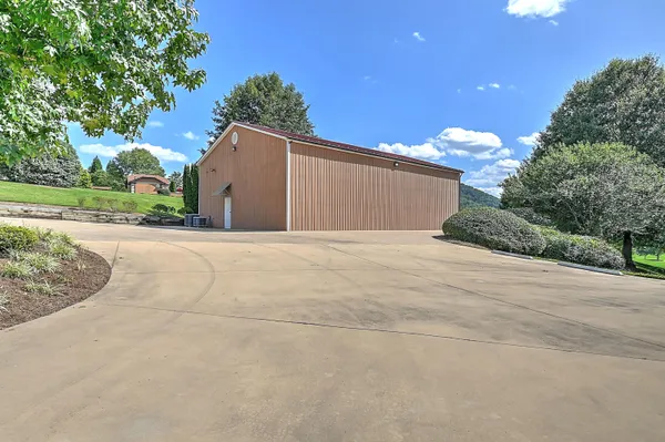 $3,750,000 | 124 Cross Community Road, Bristol, TN 37620