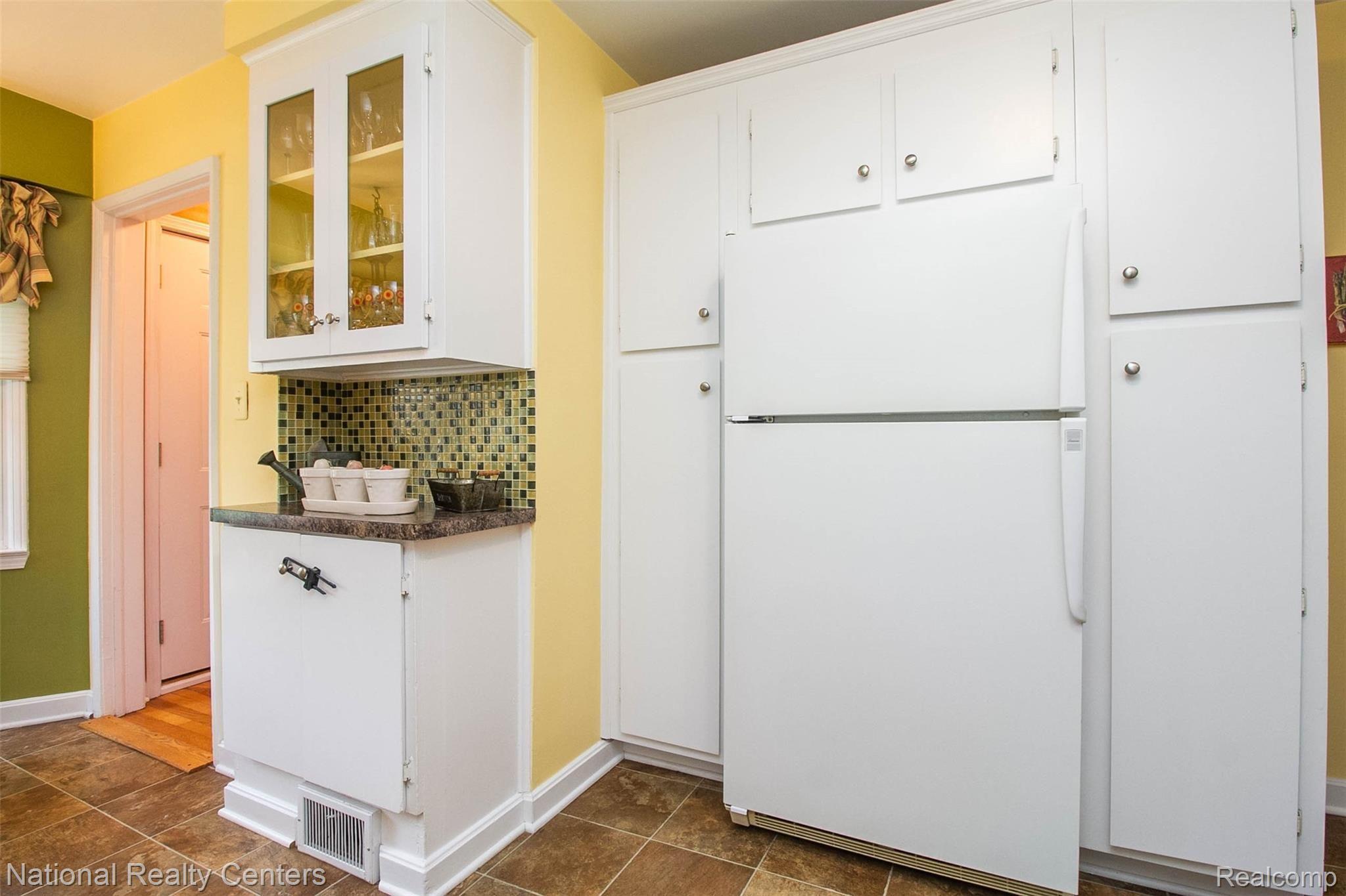 1610 Eaton Road Berkley, MI 48072 - Photo 11 of 34 14.jpg