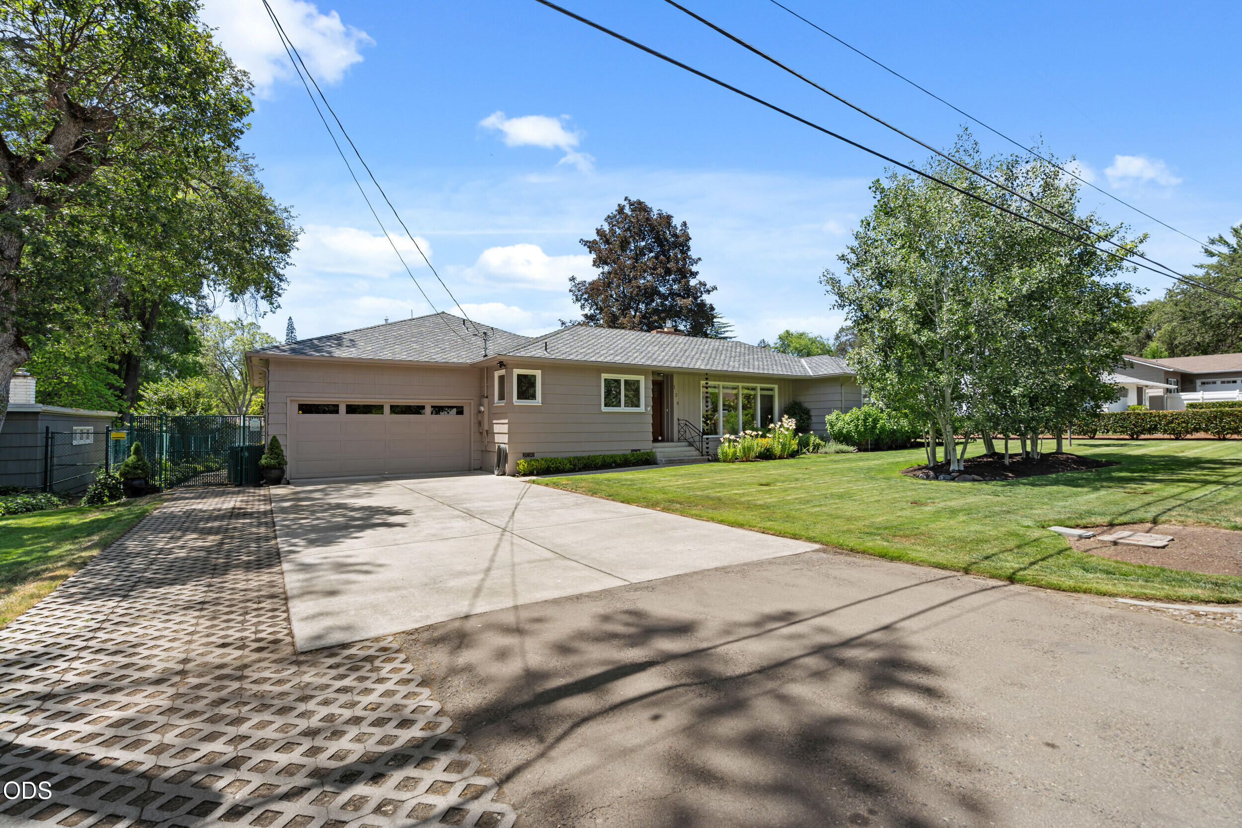 134 White Oak Road Medford, OR 97504 - Photo 3 of 64