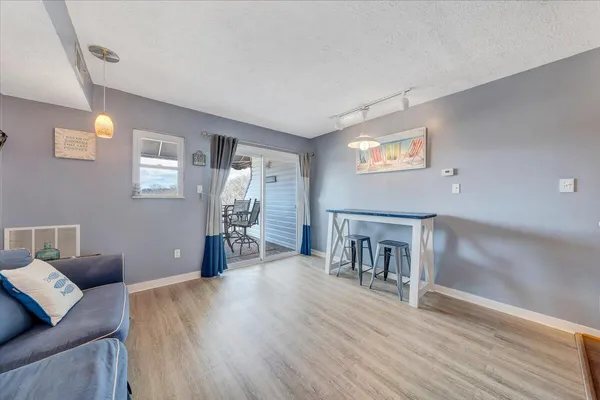 $194,950 | 1089 Bluewater Drive, Unit 411, Moneta, VA 24121