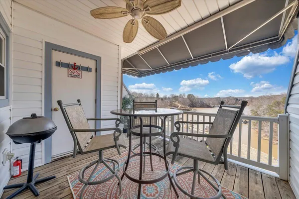 $194,950 | 1089 Bluewater Drive, Unit 411, Moneta, VA 24121