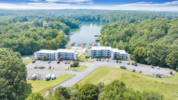 $194,950 | 1089 Bluewater Drive, Unit 411, Moneta, VA 24121