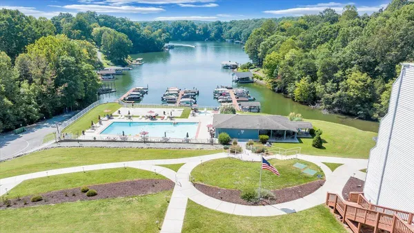 $194,950 | 1089 Bluewater Drive, Unit 411, Moneta, VA 24121
