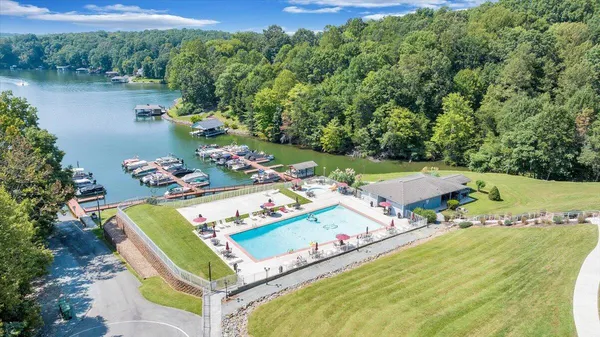 $194,950 | 1089 Bluewater Drive, Unit 411, Moneta, VA 24121