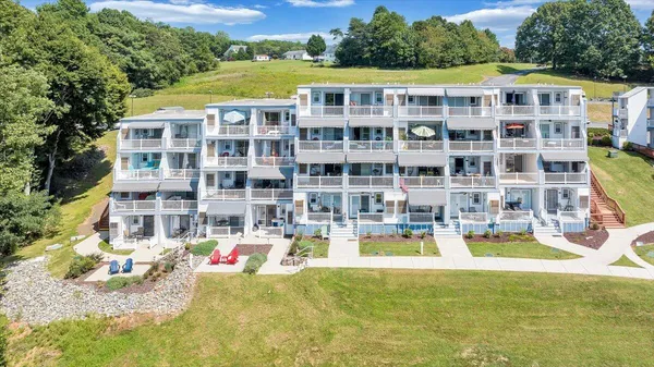 $194,950 | 1089 Bluewater Drive, Unit 411, Moneta, VA 24121