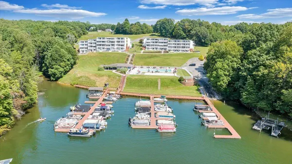 $194,950 | 1089 Bluewater Drive, Unit 411, Moneta, VA 24121