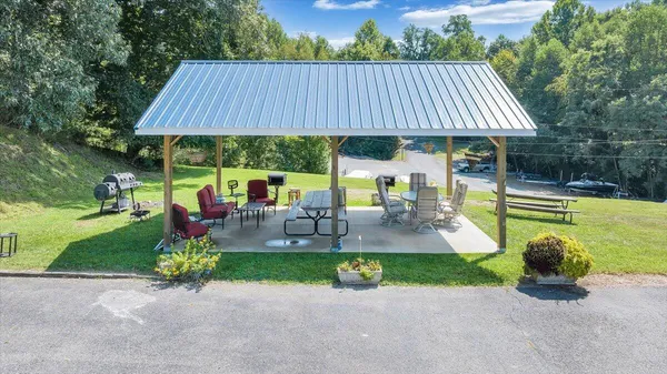 $194,950 | 1089 Bluewater Drive, Unit 411, Moneta, VA 24121