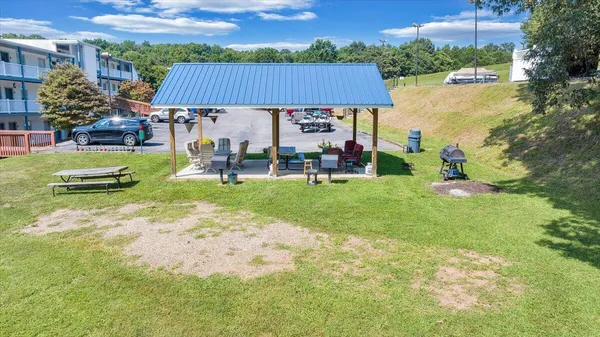 $194,950 | 1089 Bluewater Drive, Unit 411, Moneta, VA 24121