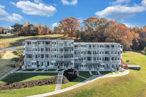 $194,950 | 1089 Bluewater Drive, Unit 411, Moneta, VA 24121