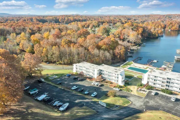 $194,950 | 1089 Bluewater Drive, Unit 411, Moneta, VA 24121