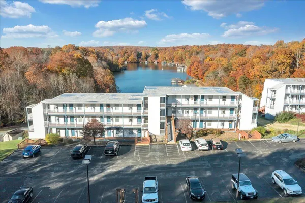 $194,950 | 1089 Bluewater Drive, Unit 411, Moneta, VA 24121