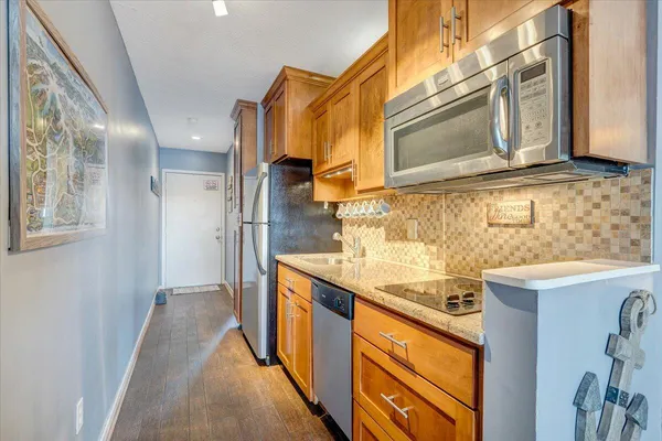 $194,950 | 1089 Bluewater Drive, Unit 411, Moneta, VA 24121